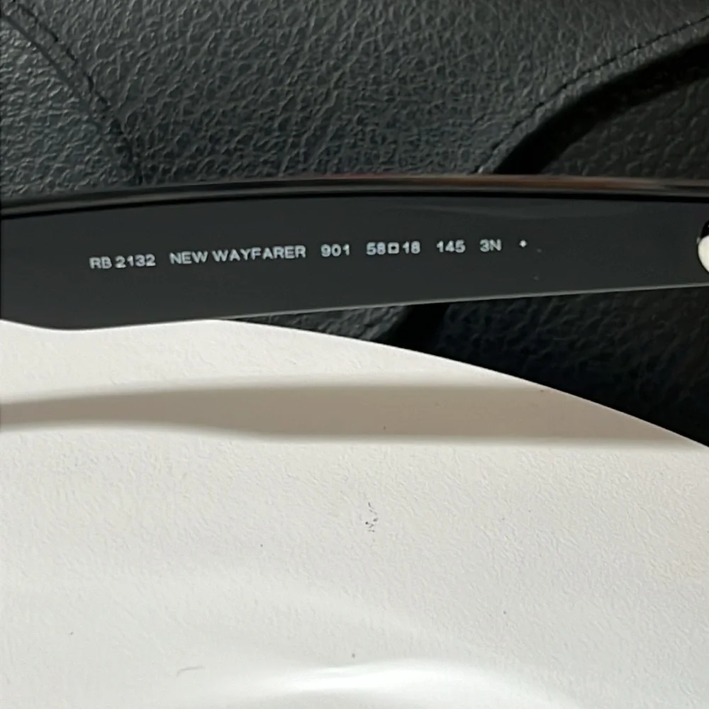 RAY-BAN SUNGLASSES. NEW WITH CASE AND BOX. MADE IN ITALY - Picture 11 of 16